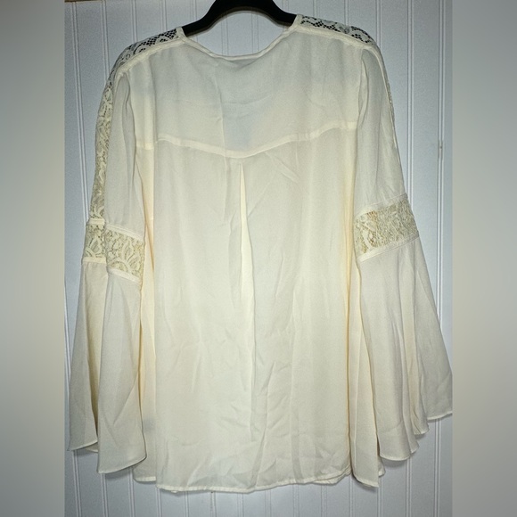 Lane Bryant Blouse sz 14/16 cream color w/lace bell sleeves small mark on front - Picture 2 of 6